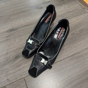 Prada Black Leather Square-Toe Low-heel pumps